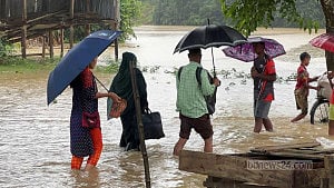 খাগড়াছড়িতে ভারি বর্ষণ: কয়েকটি গ্রাম প্লাবিত, দীঘিনালা-লংগদুর সড়ক বন্ধ