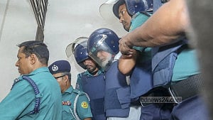 কাঠগড়ায় সাবেক প্রধান বিচারপতি খায়রুল হকের ২০ মিনিট