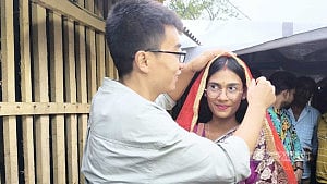 খুলনায় চীনা যুবকের বিয়ে: পরিচয় ফেইসবুকে, গুগল ট্রান্সলেটর দিয়ে প্রেম