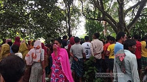 মানিকগঞ্জে গৃহবধূর ঝুলন্ত লাশ উদ্ধার