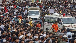 যুদ্ধবিমানের ছোবল, ঐক্যের শক্তি ও বেঁচে থাকার গল্প