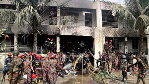 সহানুভূতি, সত্য ও মানবতাহীন বিশ্বে ‘মাইলস্টোন’