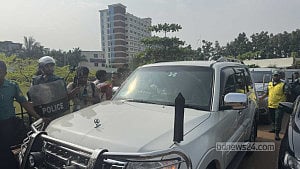Besieged for 9 hours, advisors leave Milestone School