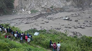 নেপালে প্রাণঘাতী বন্যা হয়েছে তিব্বতের ‘হিমবাহ হ্রদ উপচে’