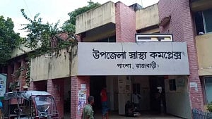 ২৪ ঘণ্টায় রাজবাড়ী হাসপাতালে সাপের কামড়ের ৩ রোগী, হাতে গোখরা
