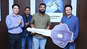 স্যামসাংয়ের ঈদ ক্যাম্পেইনের বিজয়ীরা পেলেন মোটরসাইকেল ও স্কুটার