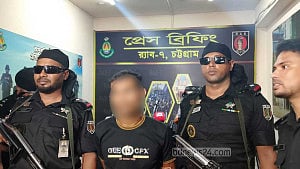 চট্টগ্রামে কুপিয়ে হত্যার অভিযোগে স্বামী গ্রেপ্তার