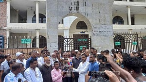 পাথর কোয়ারি: সিলেট ডিসির অপসারণ দাবি, না হলে ‘পরিবহন ধর্মঘট’