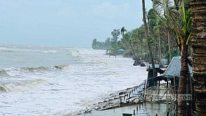 Tidal surge floods over 200 homes in Teknaf