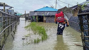 ভারি বৃষ্টিতে প্লাবিত টেকনাফ