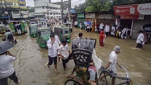 ৩ ঘণ্টার বৃষ্টিতে ডুবল চট্টগ্রাম