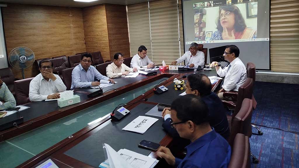 জুলাই মাসের আয়কর বিভাগের রাজস্ব আহরণ পর্যালোচনা সভায় এনবিআর চেয়ারম্যান মো. আবদুর রহমান খান।