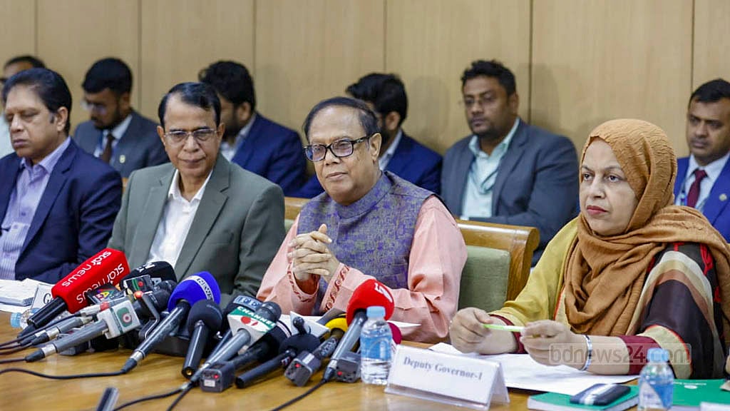 ২০২৫ সালের ৩১ জুলাই বাংলাদেশ ব্যাংক মিলনায়তনে জুলাই-ডিসেম্বর সময়ের মুদ্রানীতি ঘোষণা করেন গভর্নর আহসান এইচ মনসুর।