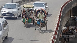 Battery-run rickshaws moving unchallenged