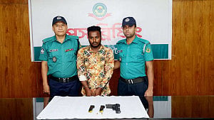 কভার্ড ভ্যান চালককের তথ্যে লুট হওয়া পিস্তল ও গুলি উদ্ধার