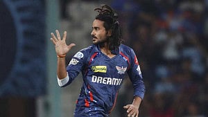 ৫ বলে ৫ উইকেট আইপিএলের সেই লেগ স্পিনারের