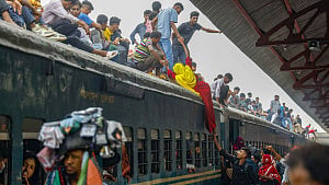 ঈদযাত্রা যেন এক যুদ্ধ
