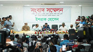 উপদেষ্টা আসিফকে ‘ক্ষমা চাইতে হবে’: ইশরাক