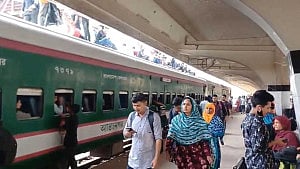 Kamalapur station abuzz as Eid rush peaks