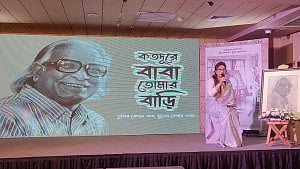 পটুয়া কামরুল হাসানকে নিয়ে গাইলেন মেয়ে সুমনা