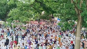 শোলাকিয়ার ঈদ জামাতে হাজার হাজার মানুষ