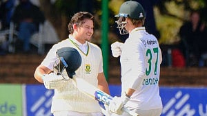 S Africa set Zimbabwe 537 for victory