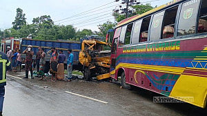 মানিকগঞ্জে বাসের সঙ্গে সংঘর্ষে ট্রাক চালক নিহত