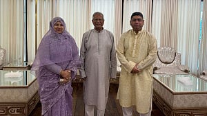 ঈদের দিন প্রধান উপদেষ্টার সঙ্গে সেনা ও নৌবাহিনী প্রধানের সাক্ষাৎ