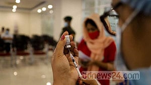ঝুঁকিতে থাকা ব্যক্তিদের ফের কোভিড টিকা নেওয়ার পরামর্শ