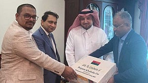 কাতার আমিরের জন্য খালেদা জিয়ার আম-লিচু উপহার