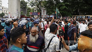 শাহবাগের পর জাদুঘরের সামনে বিক্ষোভে চাকরিচ্যুত বিডিআর সদস্যরা