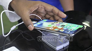 Mobile phone import, production taxes slashed