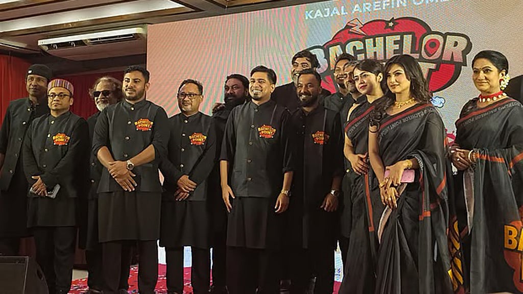 সংবাদ সম্মেলনে ‘ব্যাচেলর পয়েন্ট’ নাটকের অভিনয়শিল্পীরা। ছবি: পরিচালকের সৌজন্যে। 