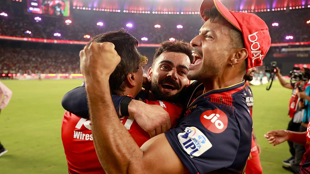 ফাইনাল শেষে কোহলিদের উল্লাস। ছবি: আইপিএল ফেইসবুক 