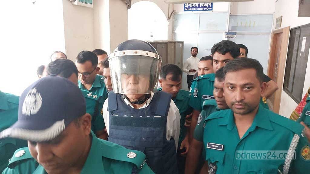 ২৫ জুন মগবাজার এলাকা থেকে আরেক সাবেক সিইসি কাজী হাবিবুল আউয়ালকে গ্রেপ্তার করা হয়।
