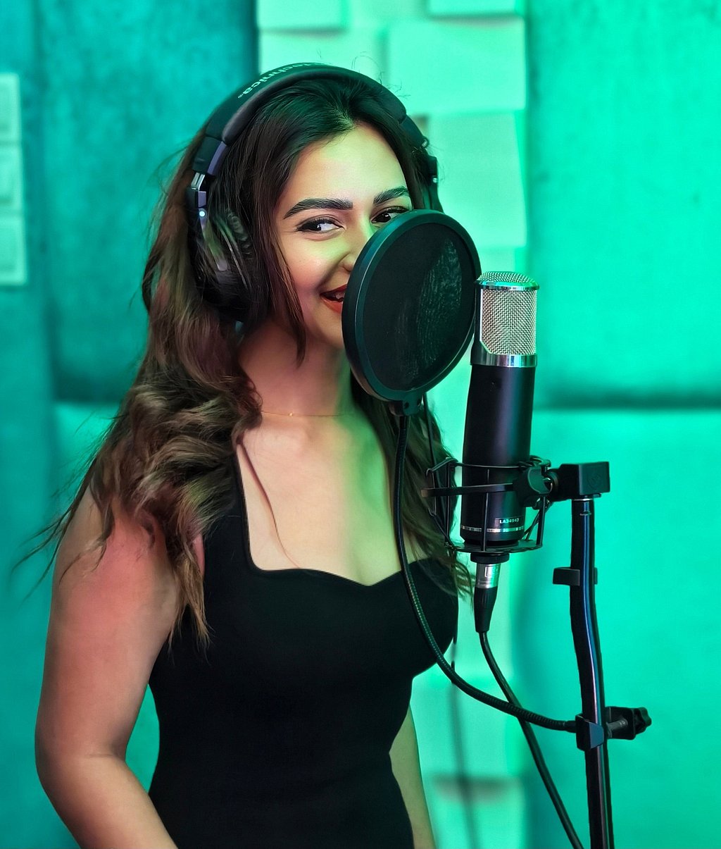 একগুচ্ছ ছবির ক্যাপশনে ফারিয়া লিখেছেন ‘১ মাস পর....’