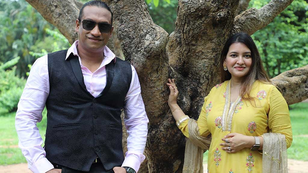 ম্যাগাজিন অনুষ্ঠান 'পাঁচফোড়নে' দৃশ্যে সাব্বির জামান ও সিঁথি সাহা। ছবি: ফাগুন অডিও ভিশনের সৌজন্যে।  
