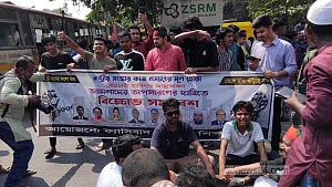 Protesters block key road to demand ouster of 'AL loyalists' from ministry