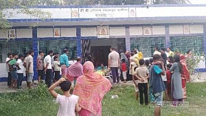 নবাবগঞ্জে অসুস্থ হয়ে মন্দিরেই প্রাণ গেল পুরোহিতের