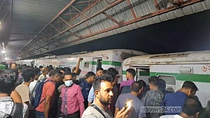 ব্রাহ্মণবাড়িয়ায় মহানগর এক্সপ্রেস লাইনচ্যুত