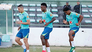 'প্রতিদিন সিংহের মত লড়াই করে' চাপ সামলাতে প্রস্তুত ভিনিসিউস-গিমারাইসরা