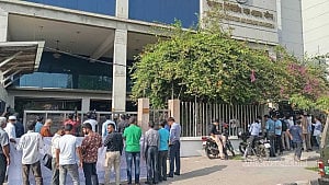 বিএসইসি চেয়ারম্যান ও সদস্যদের পদত্যাগে বৃহস্পতিবার পর্যন্ত সময়