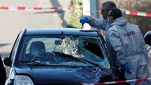 Car drives into crowd in German city of Mannheim, killing two