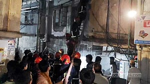চট্টগ্রামে টেরিবাজারের আগুন নিয়ন্ত্রণে