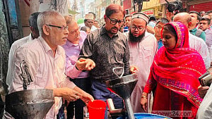 Ctg mayor vows crackdown as edible oil crisis drags on