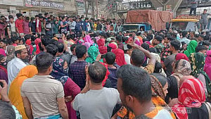 Garment workers block road in Chattogram