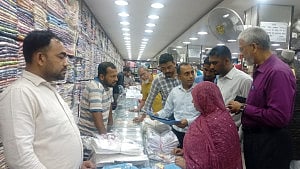দেশি পোশাক বিদেশি বলে বিক্রি, শপিং মলকে লাখ টাকা জরিমানা