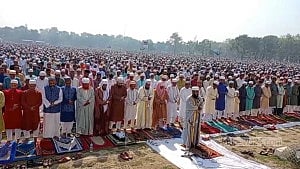 দিনাজপুর গোর-এ শহীদ ময়দানের ঈদ জামাতে লাখো মানুষ