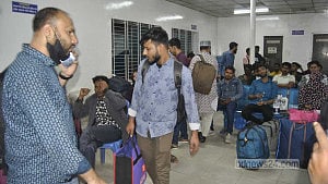 Bus terminals fill up with Eid travellers