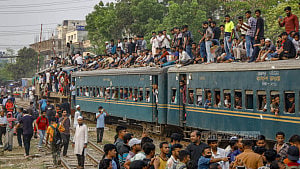 ট্রেনের যুদ্ধ শেষে বাড়ির পথে